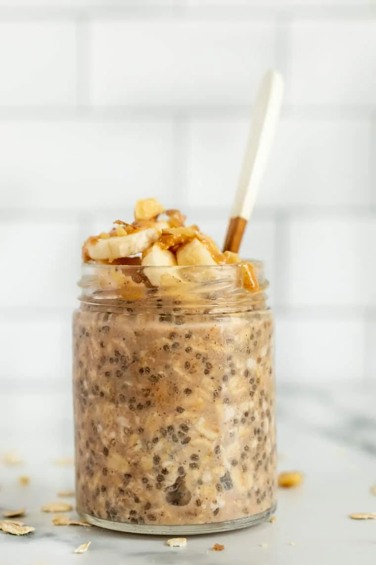See how to make overnight oats 6 different ways! These easy overnight oats recipes are healthy, full of flavor & perfect for busy mornings. Banana Bread Overnight Oats Recipe