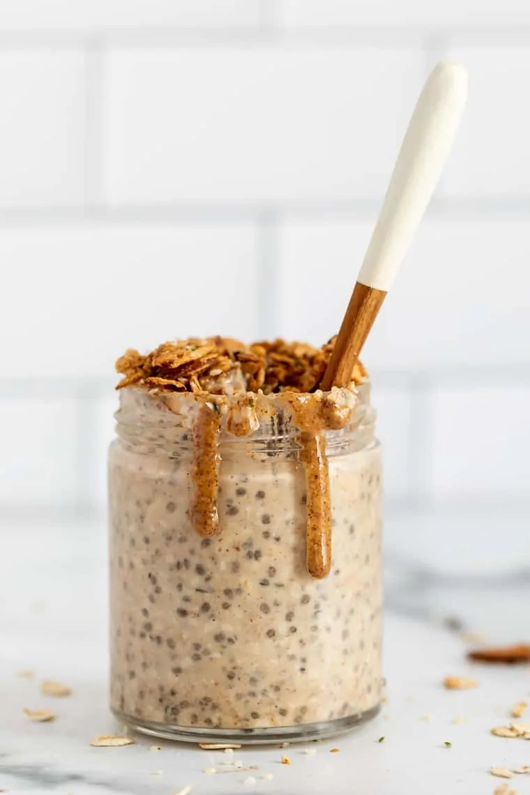 See how to make overnight oats 6 different ways! These easy overnight oats recipes are healthy, full of flavor & perfect for busy mornings. Almond Butter Protein Overnight Oats