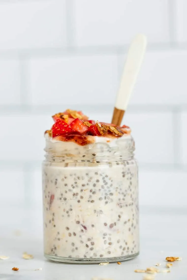 See how to make overnight oats 6 different ways! These easy overnight oats recipes are healthy, full of flavor & perfect for busy mornings. Strawberry Shortcake Overnight Oats
